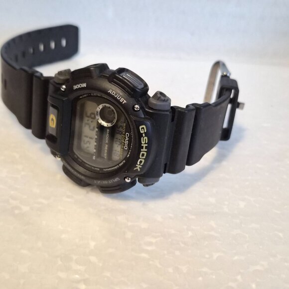 G Shock Digital Black and gold - Picture 8 of 10